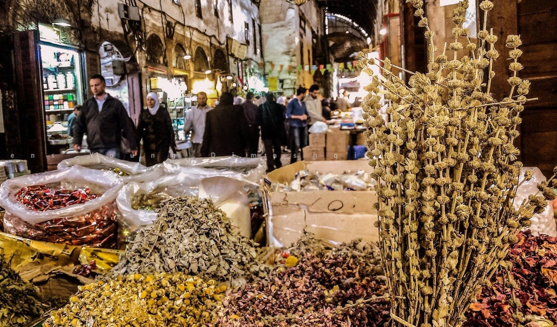 Existen 55 mercados en Damasco con diferentes especialidades. Existen 55 mercados en Damasco con diferentes especialidades.