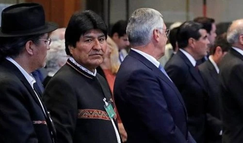 Presidente boliviano, Evo Morales, viajó  a La Haya para el fallo sobre demanda marítima a Chile. Presidente boliviano, Evo Morales, viajó  a La Haya para el fallo sobre demanda marítima a Chile.