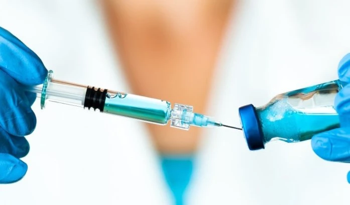 Venezuela se ha visto obligada a hacer operaciones en otras divisas, y las comisiones de esas transacciones encarecen significativamente la adquisición de medicinas para un país que vive una profunda coyuntura económica.