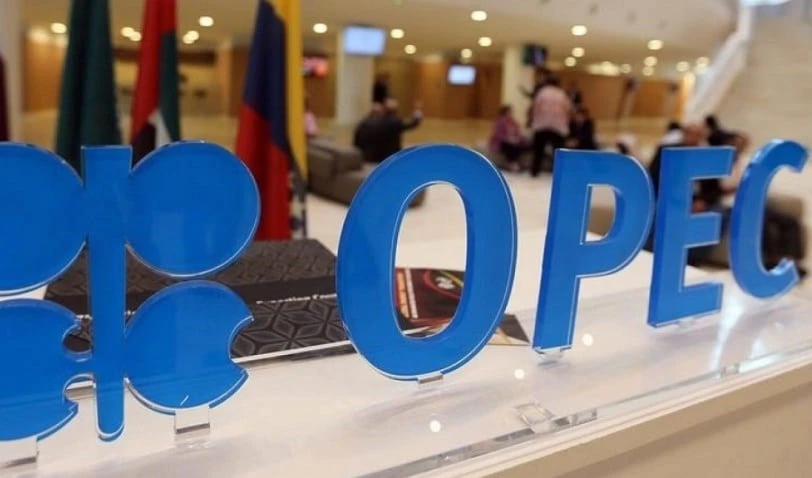 Arabia Saudita llama a recortar bombeo para complacer a Trump