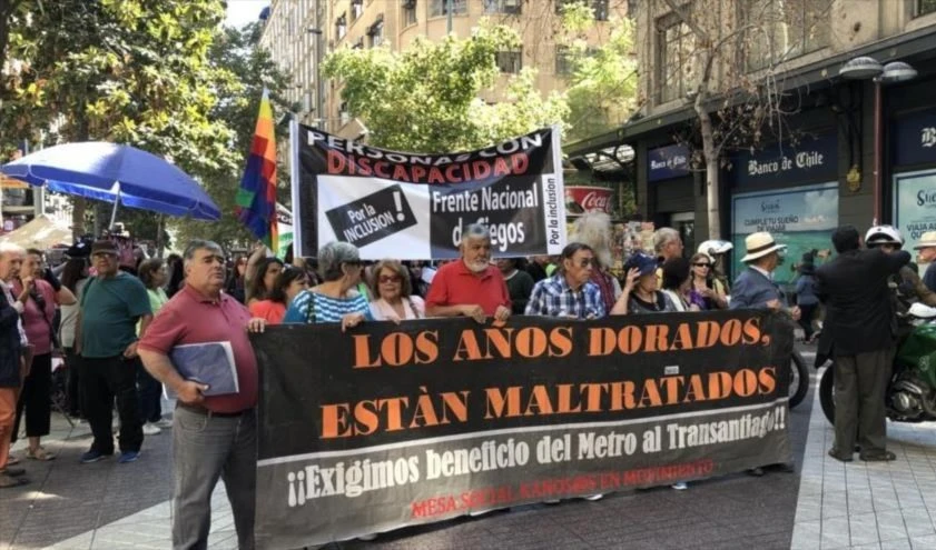 Manifestación antigubernamental de adultos mayores en Chile, el 12 de marzo de 2018.