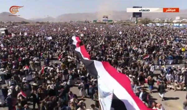 Demostración en la Plaza de los Setenta en Sanaa en el tercer aniversario de la guerra de la alianza saudita en Yemen.