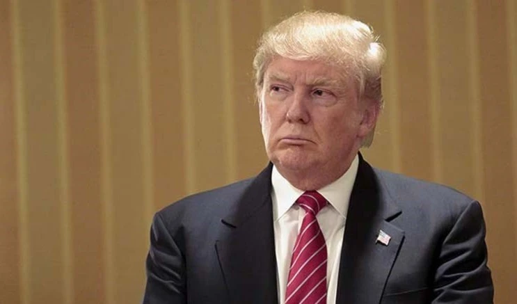 Trump desmiente afirmaciones de los medios sobre desorden en la mansión ejecutiva. Trump desmiente afirmaciones de los medios sobre desorden en la mansión ejecutiva.