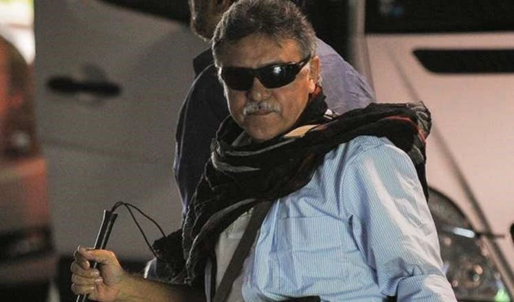 La detención de Jesús Santrich,  exmiembro del equipo negociador de la paz en La Habana y uno de los principales líderes del partido, es ilegal y responde a un montaje jurídico.