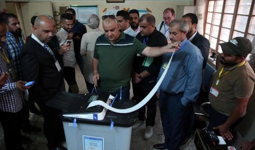 Más de 44 % de los iraquíes participa en comicios parlamentarios.