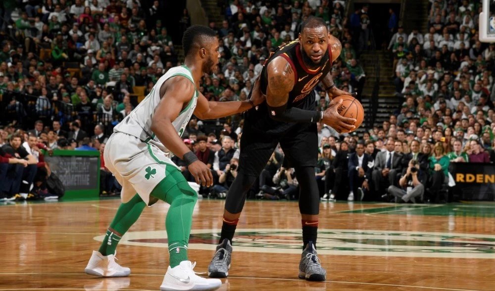 Celtics frenan a LeBron en finales del Este de la NBA