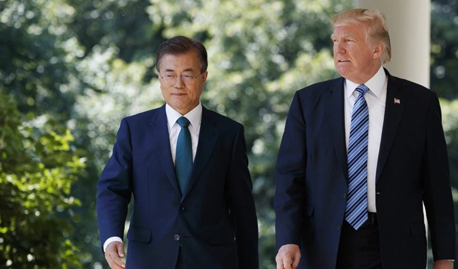 Según la Administración surcoreana, Trump y Moon Jae-in acordaron colaborar estrechamente, también para conseguir que se realice con éxito la cumbre EE.UU.-Corea del Norte en Singapur.