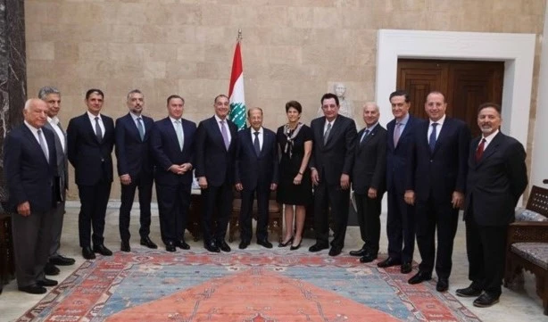 El presidente Aoun, junto a la delegación de la Fuerza de Tarea estadounidense para El Líbano