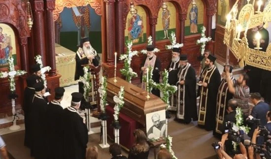 Mina participó en la creación de la Asociación de Escritores Sirios y de la Unión de Escritores Árabes, en Damasco en la década de 1950. El ministerio de Cultura sirio otorga anualmente un premio literario con su nombre.