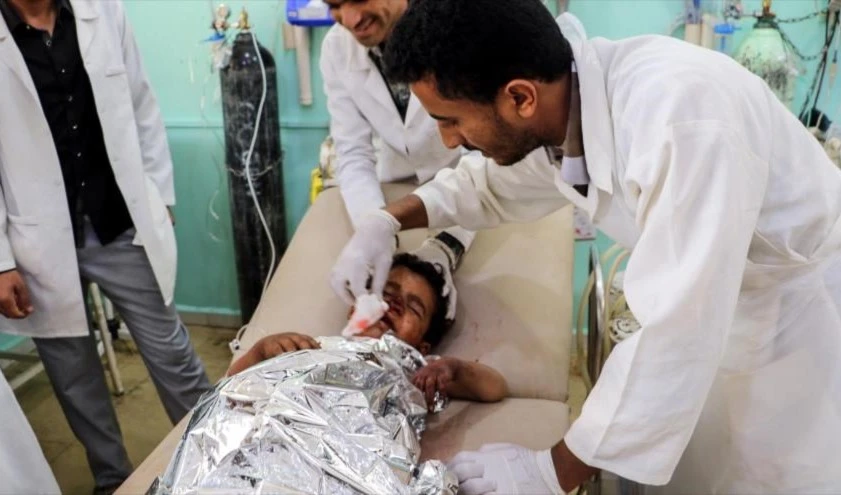 Niño yemenita herido en un ataque aéreo de Arabia Saudita en Saada.