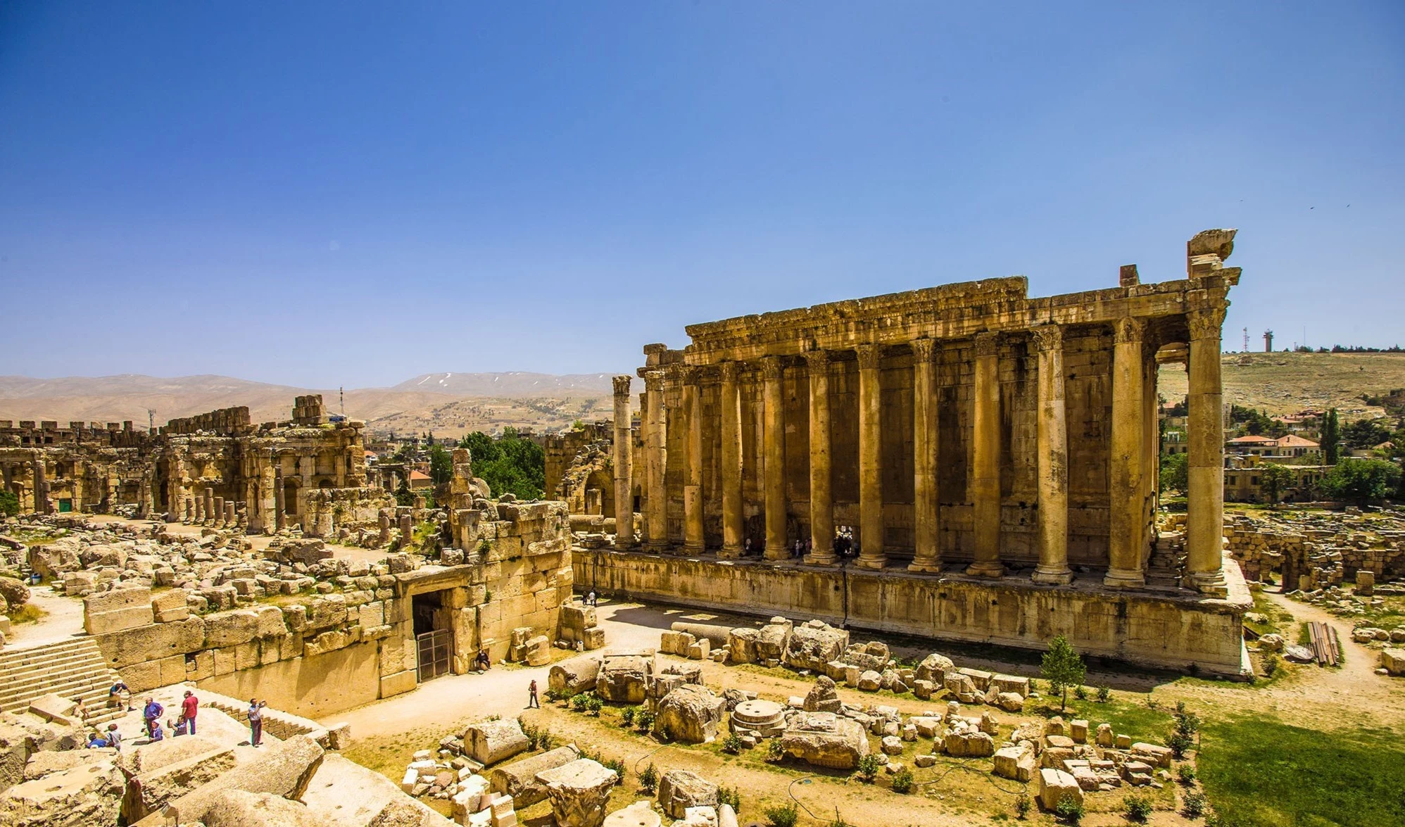 Las ruinas de Baalbeck inspiran a numerosos artistas plásticos del mundo Las ruinas de Baalbeck inspiran a numerosos artistas plásticos del mundo