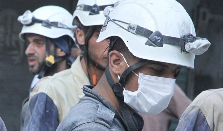 Los Cascos Blancos pertenecen a las organizaciones terroristas, y han aparecido en videos con ametralladoras y luchando en sus filas.