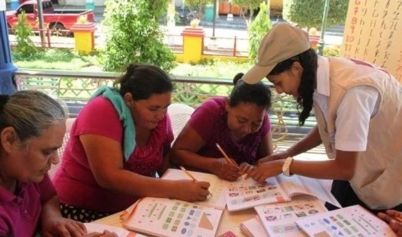 El Salvador declaró su capital libre de analfabetismo.