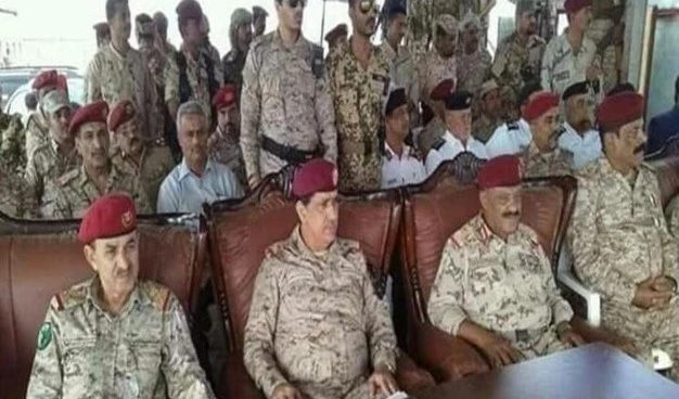 El jefe del servicio de Inteligencia Militar en el gobierno de Hadi, el mayor general Mohammad Tamah, murió este domingo, tres días después de haber resultado herido en el ataque aéreo del ejército y los comités contra  la base aérea de Al-End.
