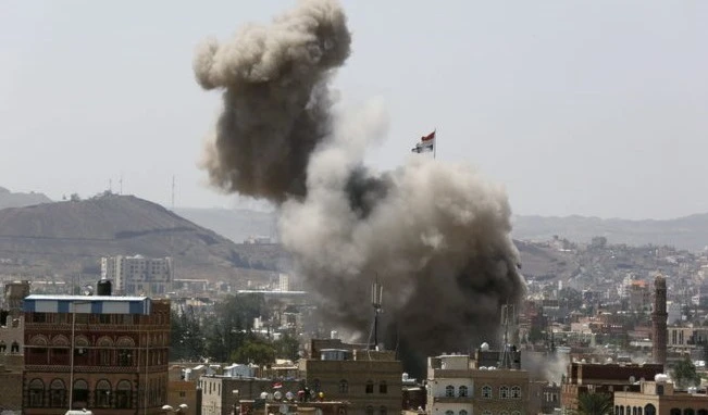 Ataque de la coalición saudita contra Saná, capital yemenita.