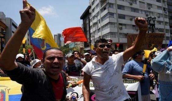 Tensión en Ecuador, manifestantes exigen renuncia de presidente Lenín Moreno