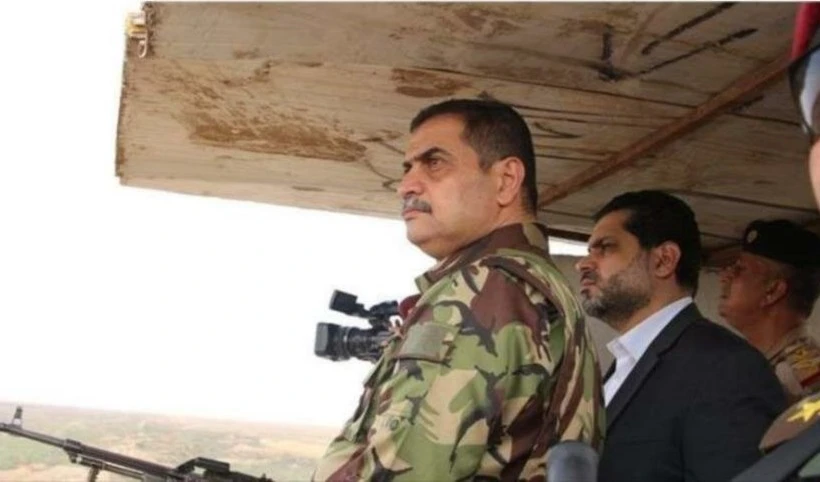 El ministro de Defensa de Irak, Najah Hasan al-Shamari, inspecciona las fronteras del país con Siria.