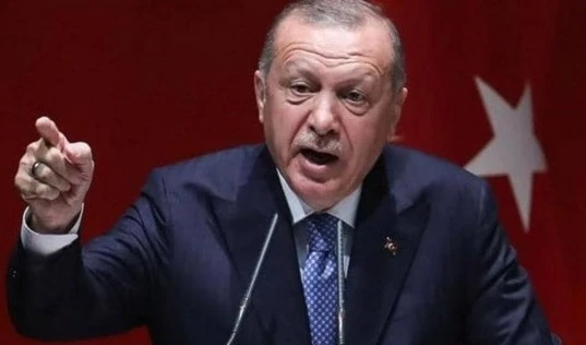 Aplastaremos las cabezas de los combatientes kurdos en el norte de Siria si no se retiran, amenaza Erdogan.