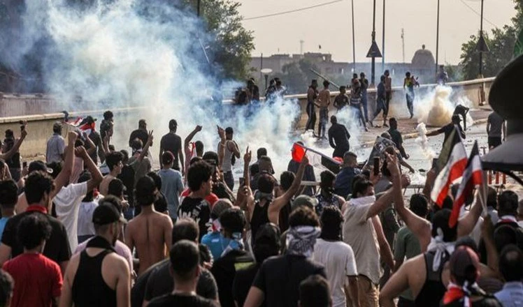 Dos muertos y 200 heridos en protestas en Irak.