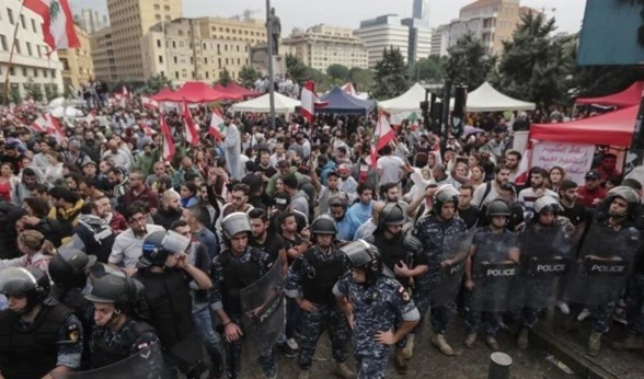 El movimiento popular de protestas continúa por noveno día en varias regiones libanesas.
