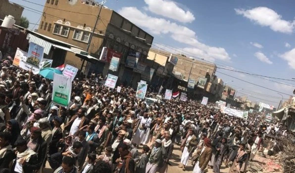 Manifestantes yemenitas en Saada apoyan la operación "Victoria de Dios".