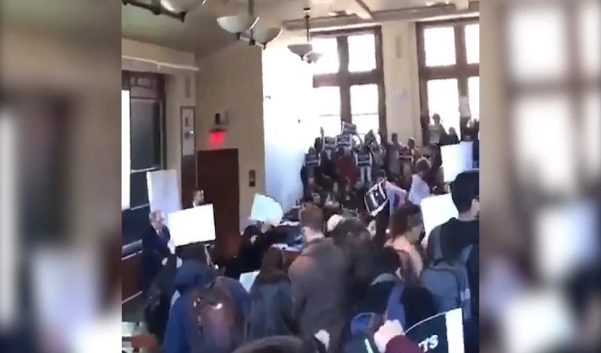 Estudiantes de Harvard protestan contra el Cónsul Israelí