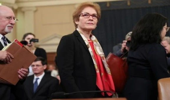 Exembajadora de EE.UU. en Ucrania, Marie Yovanovitch, declaró este viernes en la audiencia y denunció una campaña en su contra por parte de Trump.