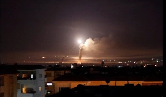 Ejército israelí intercepta misiles disparados desde Siria tras varias explosiones cerca del aeropuerto de Damasco.