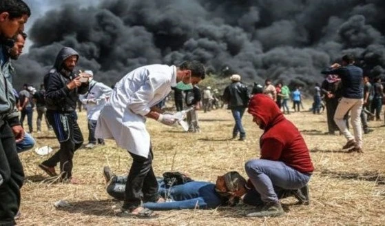 Cerca de un centenar de palestinos heridos por represión israelí en Gaza