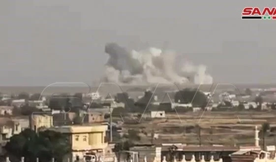 Mueren varios niños sirios por bombardeos del ocupante turco en Raqqa