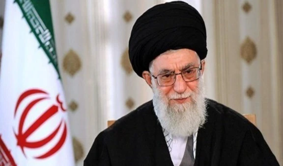Khamenei: Irán derrotará al enemigo en la guerra económica.
