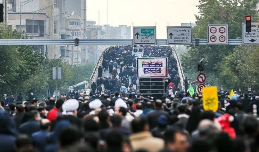 Iraníes se manifiestan contra disturbios.