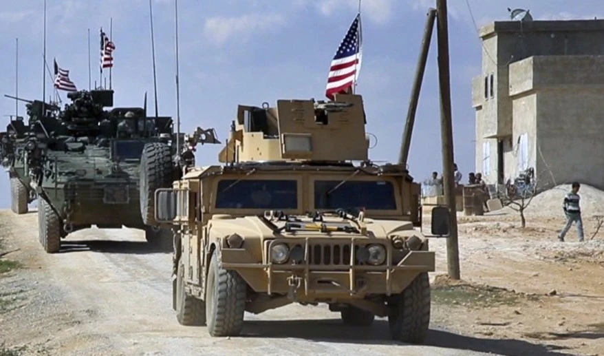 Más de 50 camiones de las tropas de ocupación de EE.UU. abandonan territorio sirio hacia Irak Más de 50 camiones de las tropas de ocupación de EE.UU. abandonan territorio sirio hacia Irak