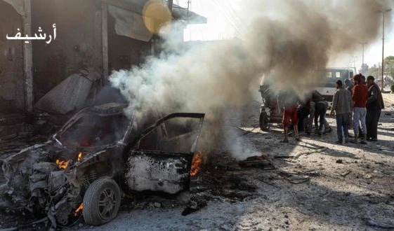Coche bomba explota y causa muerte a 13 civiles en Raqqa.
