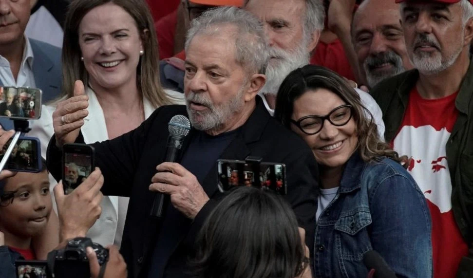 Lula libre en Brasil: Mi corazón solo tiene espacio para el amor Lula libre en Brasil: Mi corazón solo tiene espacio para el amor