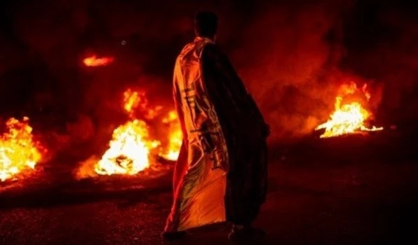 Protestas y bloqueos de carreteras en varias regiones iraquíes. Protestas y bloqueos de carreteras en varias regiones iraquíes.