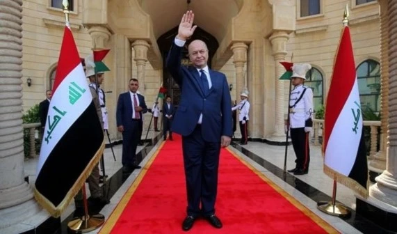 Mandatario iraquí presenta su renuncia ante Cámara de Representantes.