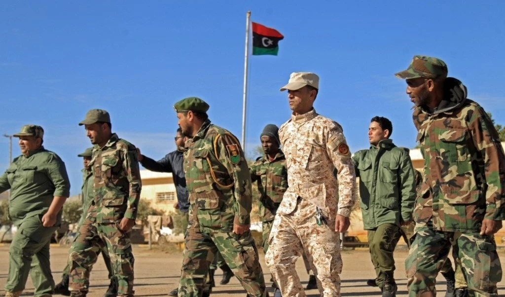 Libia: Fuerzas de Haftar confirman acercamiento a Trípoli y gobierno de Al-Wefaq lo niega.