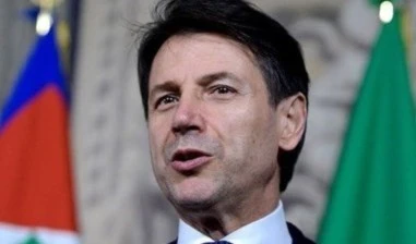 Premier italiano aboga por solución política a crisis libia.