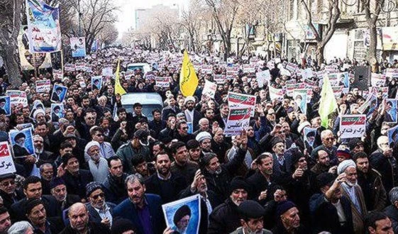 Marchas multitudinarias en Irán en protesta a la intervención extranjera en los asuntos iraníes.