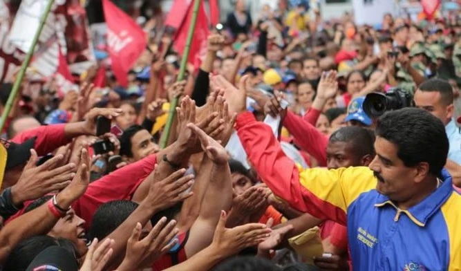 Presidente de Venezuela, Nicolás Maduro, junto a su pueblo. Presidente de Venezuela, Nicolás Maduro, junto a su pueblo.