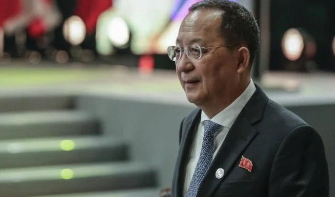 Ri Yong Ho, Canciller de Corea del Norte. Ri Yong Ho, Canciller de Corea del Norte.