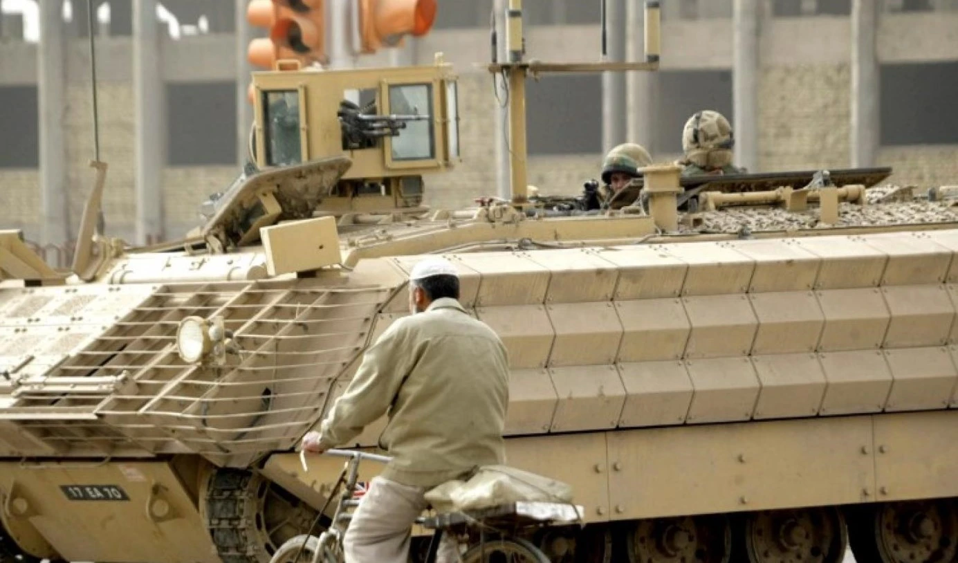 Tanto en Irak como en Afganistán, las tropas parecen haber recibido permiso para disparar a los "imbéciles".  Tanto en Irak como en Afganistán, las tropas parecen haber recibido permiso para disparar a los "imbéciles".