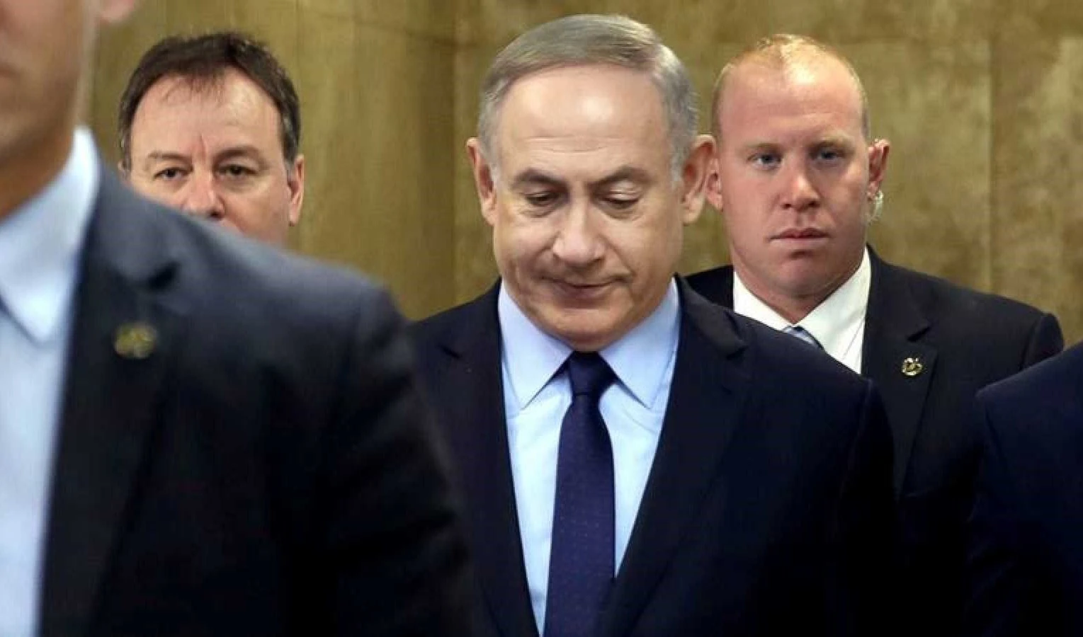 El sondeo señala que el 36% de los israelíes creen que Netanyahu debería dimitir ahora. El sondeo señala que el 36% de los israelíes creen que Netanyahu debería dimitir ahora.
