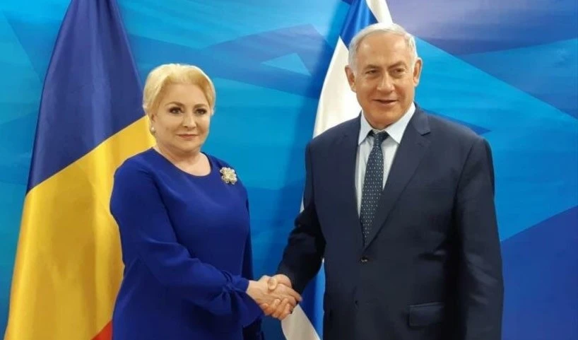 La primera ministra rumana, Viorica Dancila, y su homólogo israelí, Benjamín Netanyahu, durante su encuentro en Jerusalén.