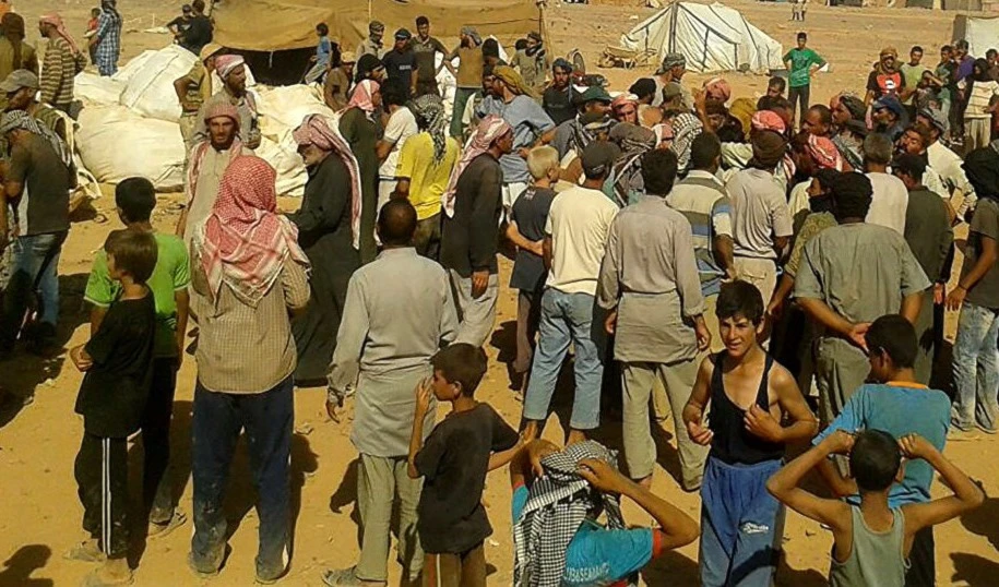 Desplazados sirios logran salir del campamento de Rubkan.