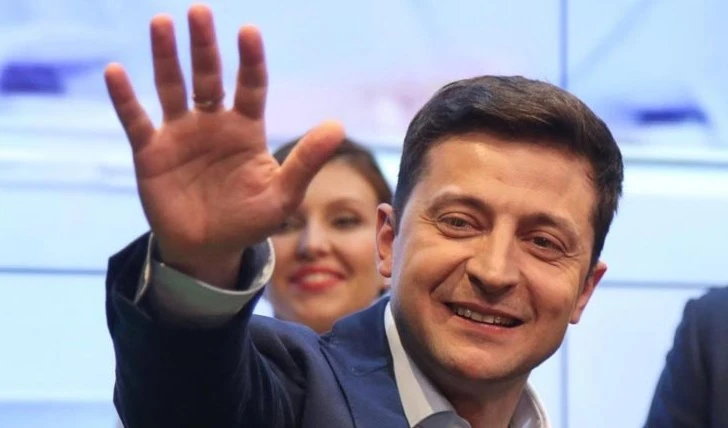 Confirman victoria de Zelensky en presidenciales ucranianas.