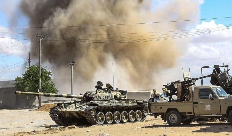 Continúan los enfrentamientos en Trípoli entre las fuerzas de Haftar y Al-Sarray.