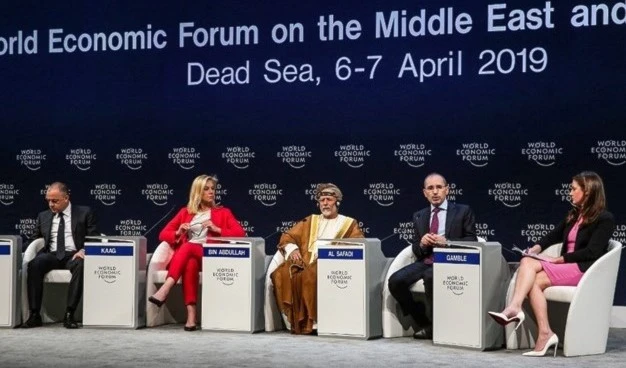 El ministro de Relaciones Exteriores de Omán, Yousef bin Alawi, dijo que "los árabes deberían tomar una iniciativa para que Israel resuelva sus preocupaciones en la región por medio de acuerdos y procedimientos".