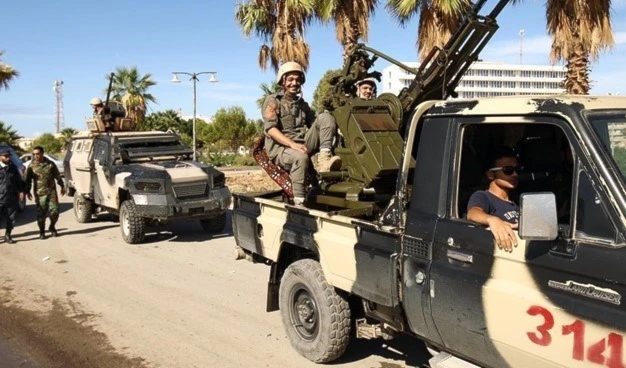 Según fuentes locales, las fuerzas de Haftar lanzaron ataques contra las posiciones del Gobierno de Acuerdo Nacional ubicadas en el área de la aldea de Nasser, al sur de la ciudad de Al-Zawia. Según fuentes locales, las fuerzas de Haftar lanzaron ataques contra las posiciones del Gobierno de Acuerdo Nacional ubicadas en el área de la aldea de Nasser, al sur de la ciudad de Al-Zawia.